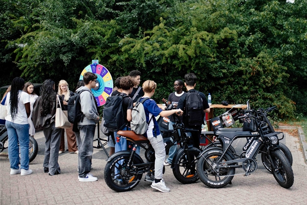 Foto van streettalk tijdens campagne 't kan hard gaan