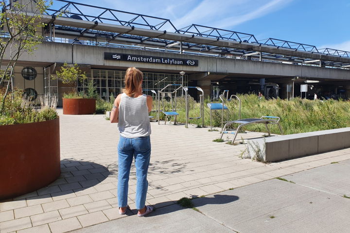 Mascha van Hoorn vindt het station er nu ´een beetje grauw en oostblokkerig' uitzien: 'Het is altijd een goed plan als zo'n station wordt opgepimpt tot een mooie lichte plek waar je je prettig en welkom voelt.’