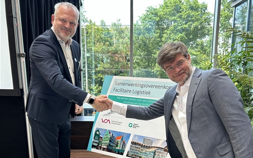 Gerard Slegers tekent samenwerkingsovereenkomst facilitaire logistiek