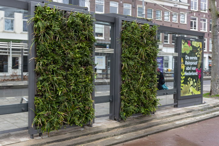 ´Waar het kan, maken we de route ook groener. We zijn zelfs bezig met het vergroenen van de abri’s, er draait hiervoor een pilot op de halte Vijzelgracht.´