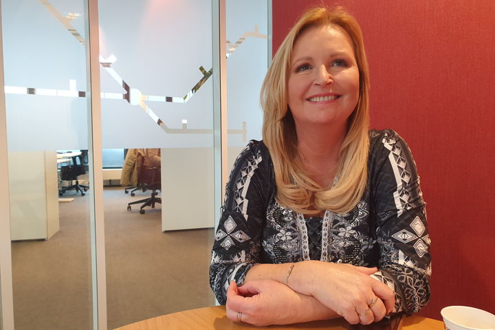 Willeke Passmore: ‘Het gaat niet om loslaten, maar anders leren vasthouden. Je moet het de mensen die met een ov-coach willen reizen, durven toevertrouwen’