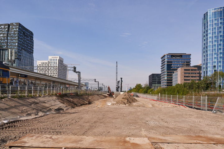 Het vergrote werkterrein tussen de metrosporen
