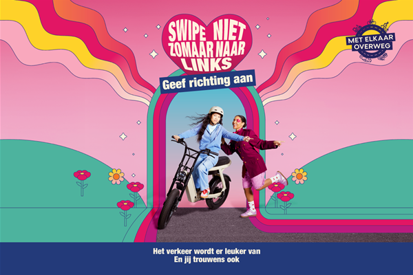 foto van een fietser die richting aangeeft