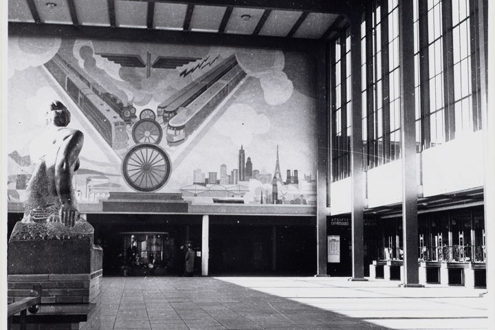 Stationshal Amsterdam Amstel kort na de opening in 1939.