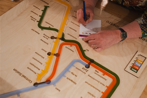 Het metronetwerk van Amsterdam - Mensen over de metro