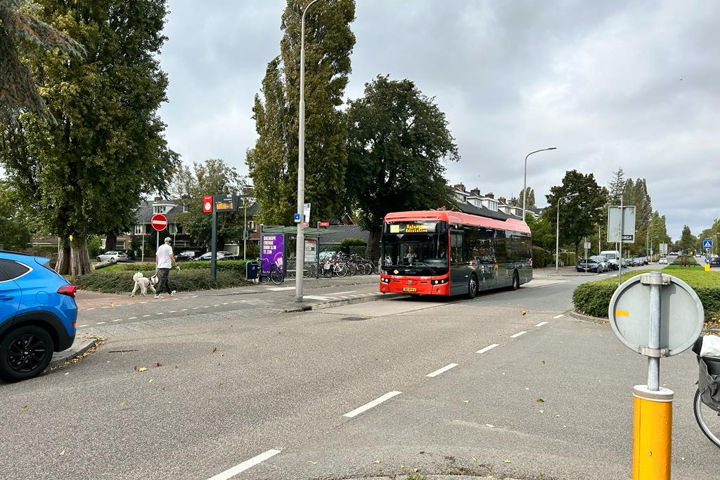 De bus vanuit Uithoorn en vanuit Aalsmeer zullen minder vaak gaan rijden.