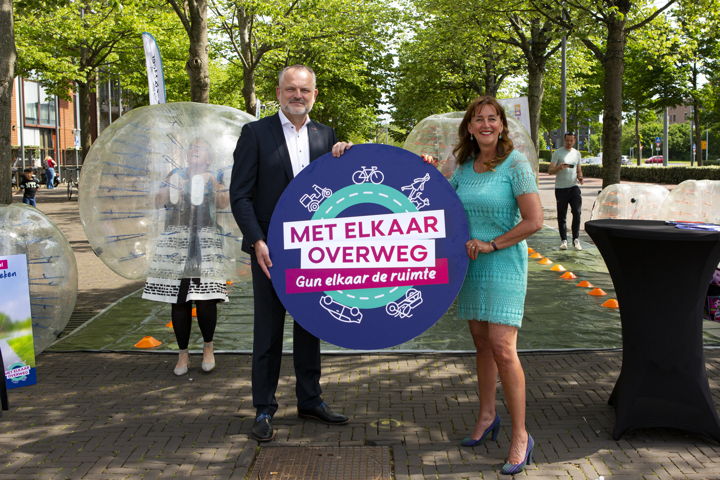 De regionale campagne 'Met elkaar overweg' is speciaal ontwikkeld voor de Vervoerregio