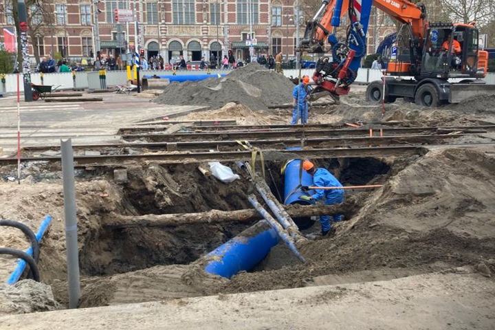 Niet alleen de straat werd opgeknapt, ook de leidingen in de grond werden vervangen.