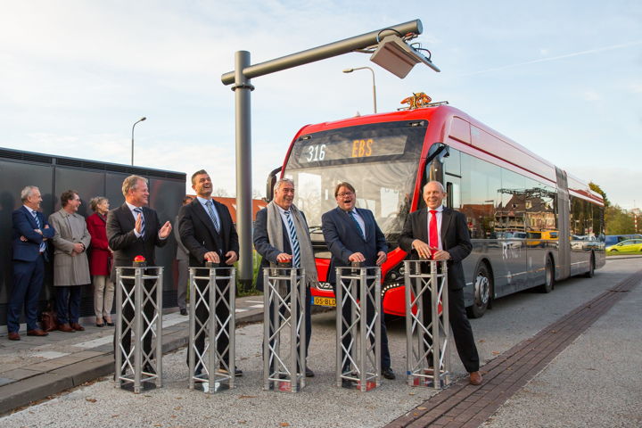 'Een nieuwe vervoerder moet elektrische bussen bestellen, maar ook bijvoorbeeld zijn laadpalen – en de daarbij horende stroomvoorziening - goed op orde krijgen. Dat kost tijd.'