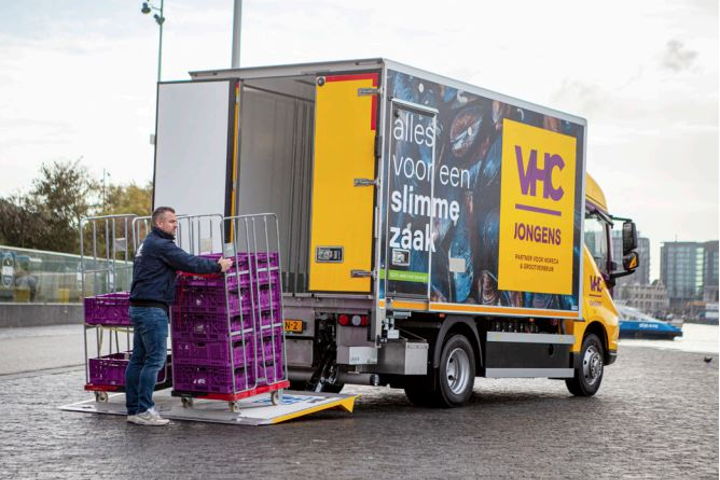 De nieuwe elektrische auto van VHC jongens