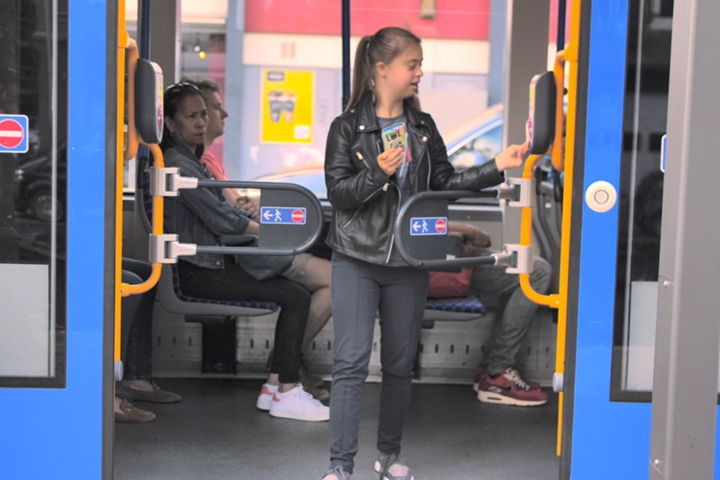 De Vervoerregio verbindt gemeenten en werkt aan een regio waarin zoveel mogelijk mensen zelfstandig gebruik kunnen maken van het openbaar vervoer. Echter is zelfstandig reizen in het openbaar vervoer voor mensen met een fysiek of mentale beperking niet altijd vanzelfsprekend.