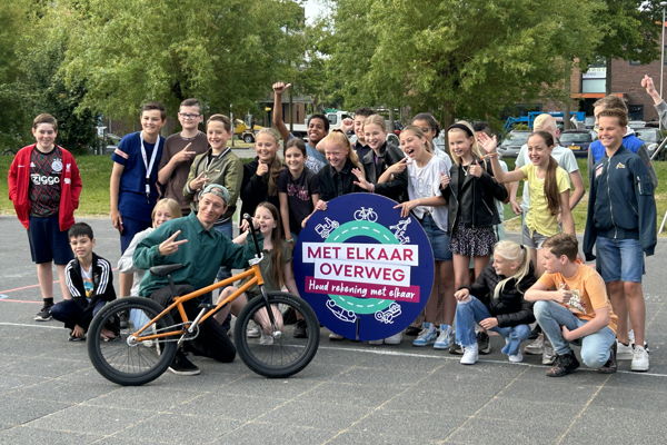 Geef elkaar de ruimte en wees sociaal in het verkeer: kick-off campagne ...