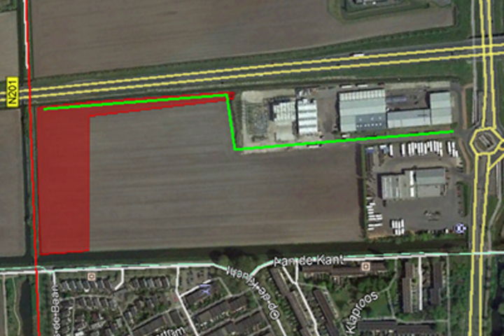 De bouwhub is rood op de plattegrond, de bouwweg ernaar toe groen.