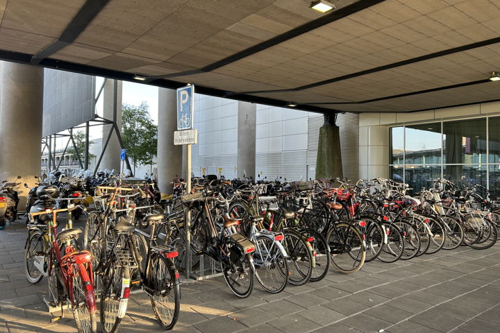 Dit is de huidige fietsenstalling