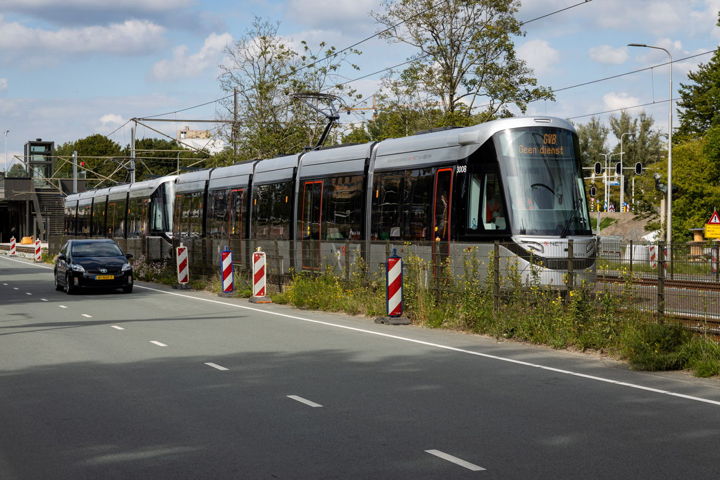 De testtram bij de Ouderkerklaan