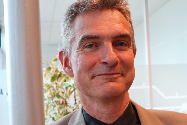 Projectleider aanbesteding concessie Zaanstreek-Waterland Pascal Le Gras: 'Hoelang de coronacrisis gaat duren weet niemand. Maar we moeten vervoerders wat tijd gunnen om met een adequate aanbieding te komen. We kiezen voor de gulden middenweg.'