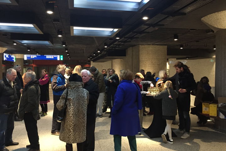 Afgelopen zondag heeft Marianne van Brussel met een klein gezelschap het kunstwerk op de nieuwe plek bekeken.