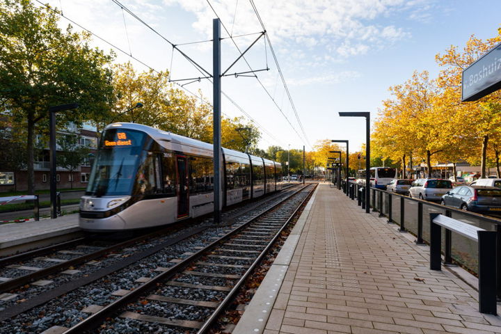 De nieuwe lijn 25 met de 15G tram