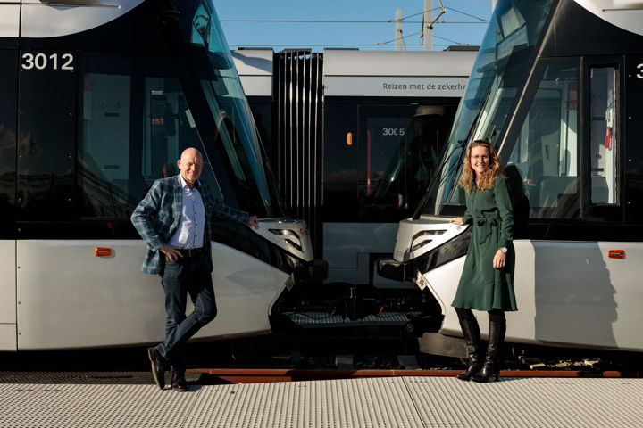 GVB'ers Marco Cowan, manager vervoerondersteuning, en Anne Monné, projectmanager 15G.