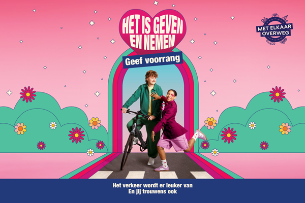 foto van twee verkeersdeelnemers die rekening houden met elkaar in het verkeer