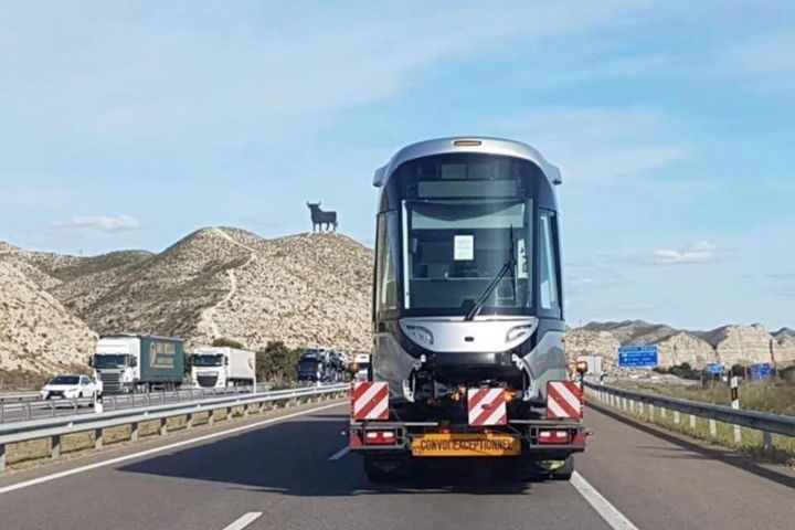De 15G trams op transport van Zaragoza naar Amsterdam.