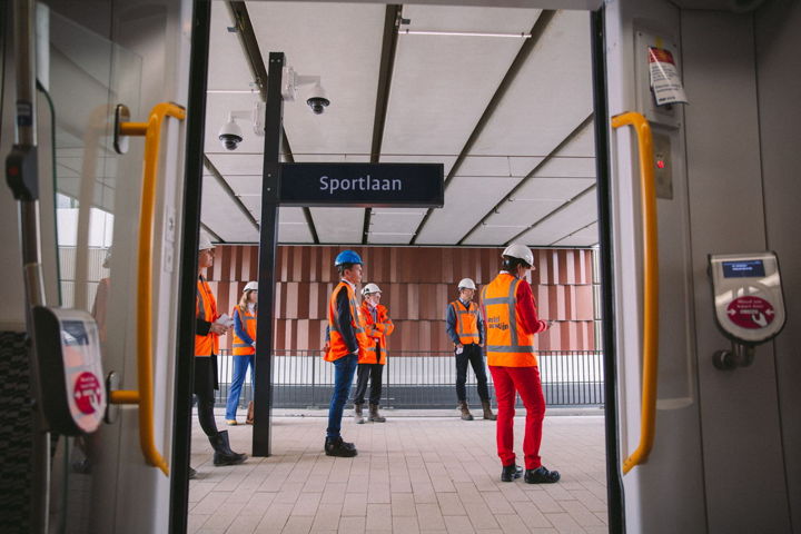 De aanwezigen maakten een testrit tussen Stadshart en het opstelterrein met een stop op halte Sportlaan.