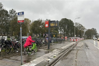 Verdubbeling fiets parkeerplekken bij bushalte Ouderkerk