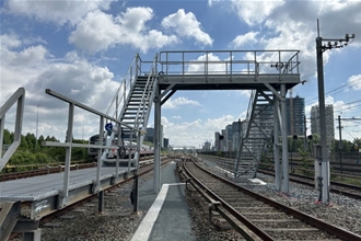 Nieuwe loopbruggen verbeteren veiligheid op emplacement Amstelveenseweg